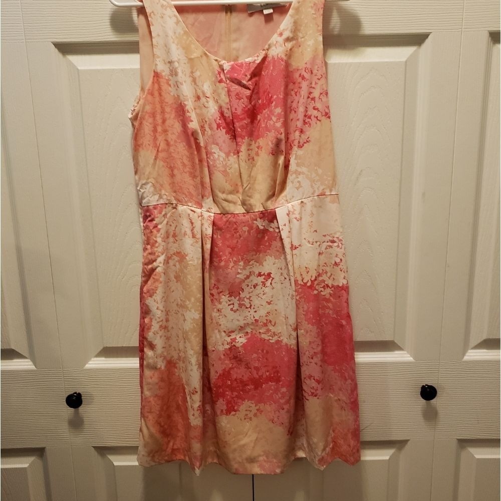 Loft Shades of Pink florals Scoop Mini Size 6